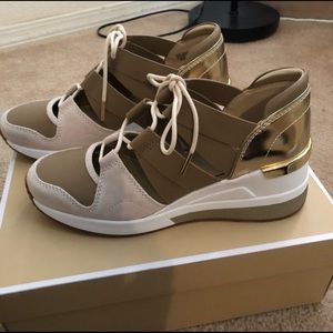 beckett metallic sneaker